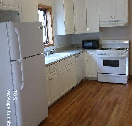 2nd image of 1981 W Evergreen Ave #101