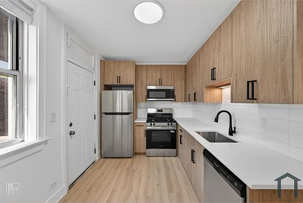 1st image of 6312 N Artesian Ave #3W