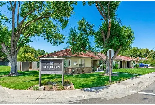 Red Robin Apartments Photo 1