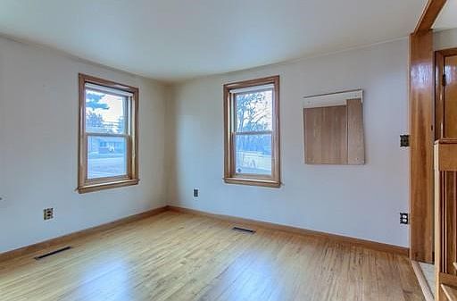 4th image of 149 Lowell Ave