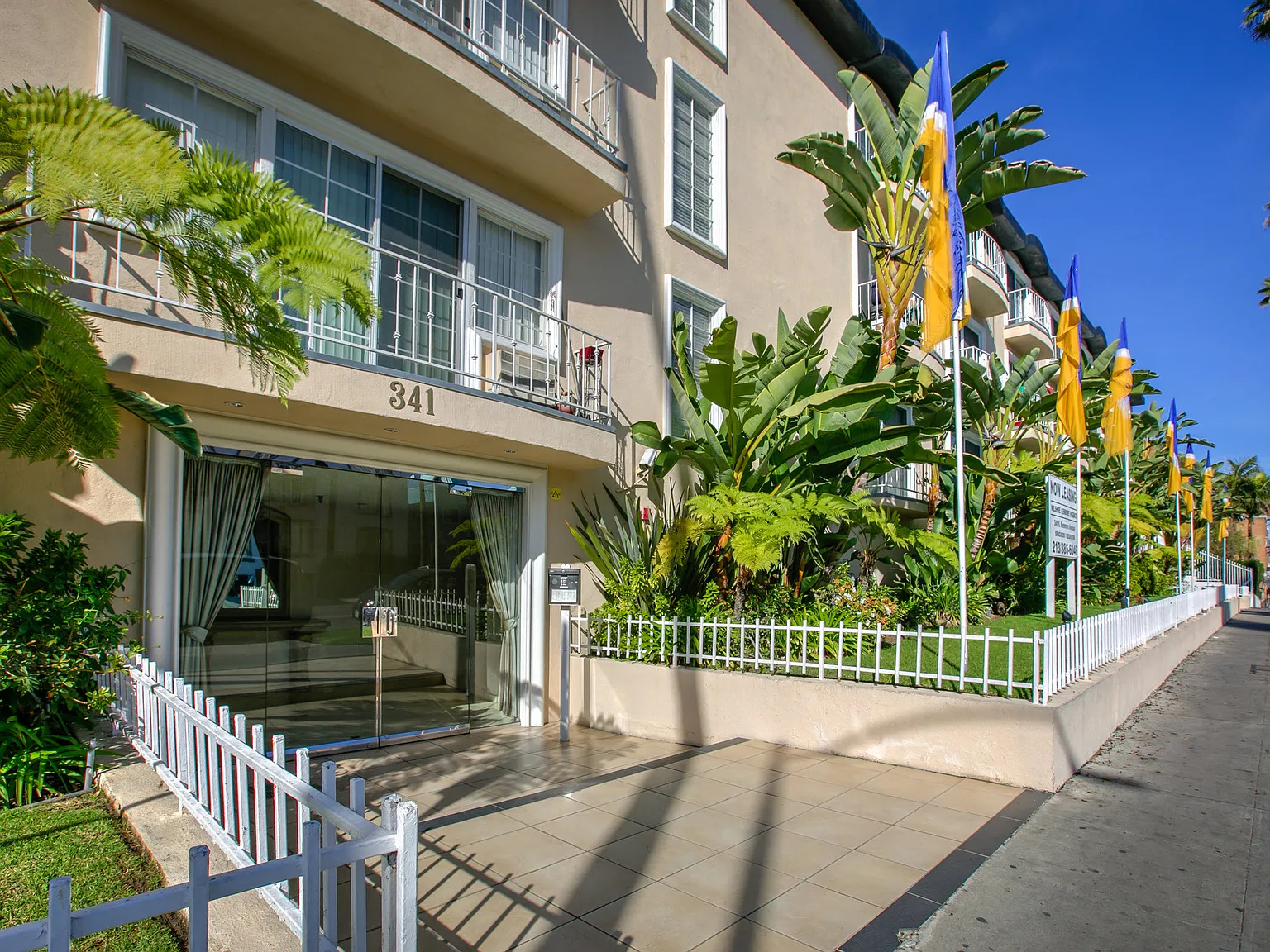 Wilshire Kenmore Regency — Photo 1