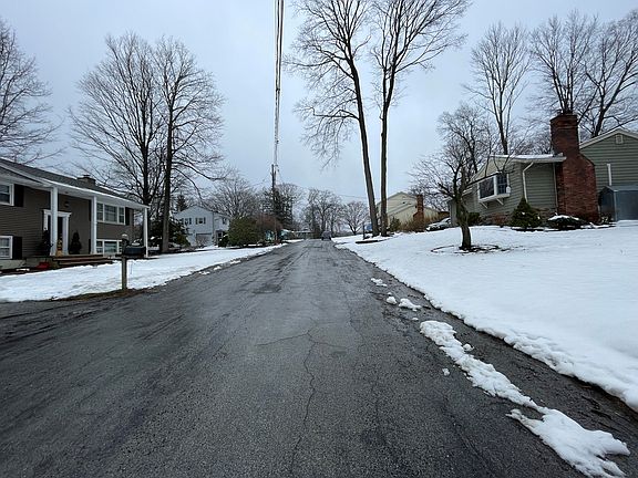 4th image of 14 W Lakeview Rd