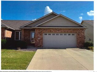 90 Tamarack Ln UNIT B, Highland, IL