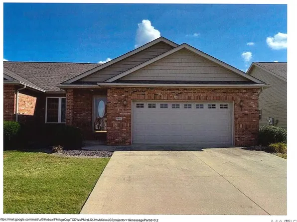 90 Tamarack Ln Unit B, Highland, IL 62249