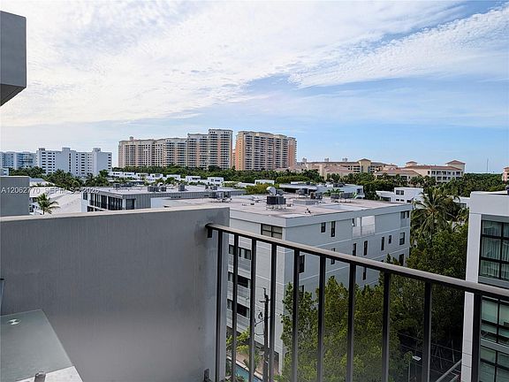 3rd image of 575 Crandon Blvd APT 706
