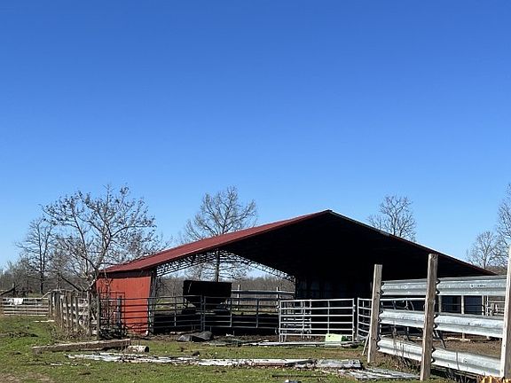 2nd image of 331 Christopher Ln