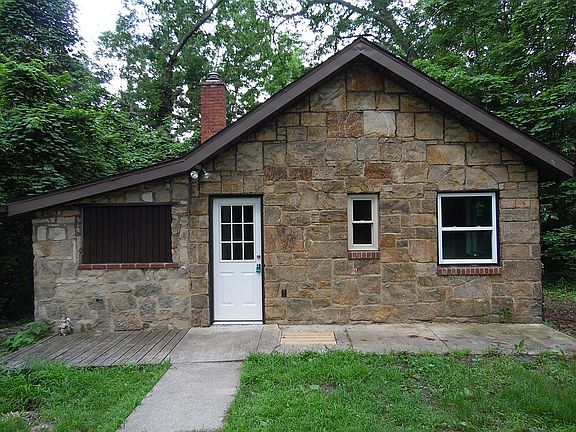 Rear Facing North Yard