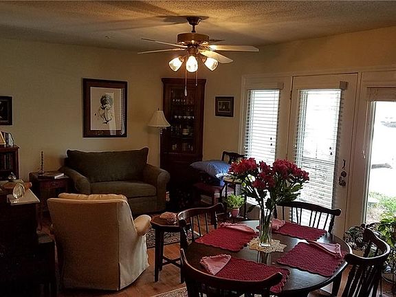 2nd image of 5934 W Friendly Ave Unit D