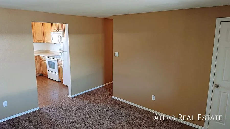 Fantastic Location near Rock Park and Downtown Castle Rock! 3 Bed 2 Bath! — Photo 4