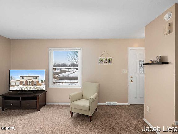 5th image of 2637 Nolan Ave NW #2639
