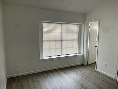 2410 Grasslands Dr — Photo 4