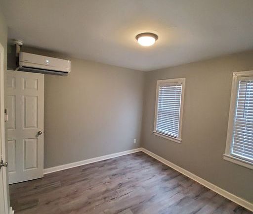 4th image of 1111 Lincoln Ave #11