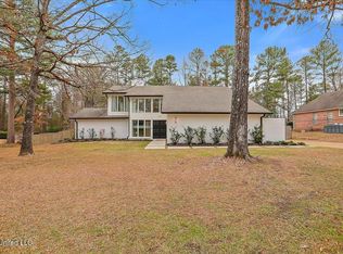 717 Country Place Dr, Pearl, MS 39208