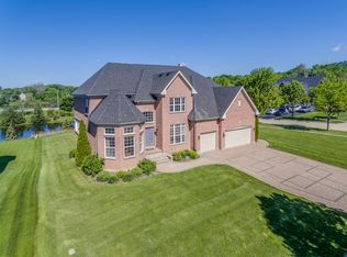 692 Norfolk Ave, Bartlett, IL 60103