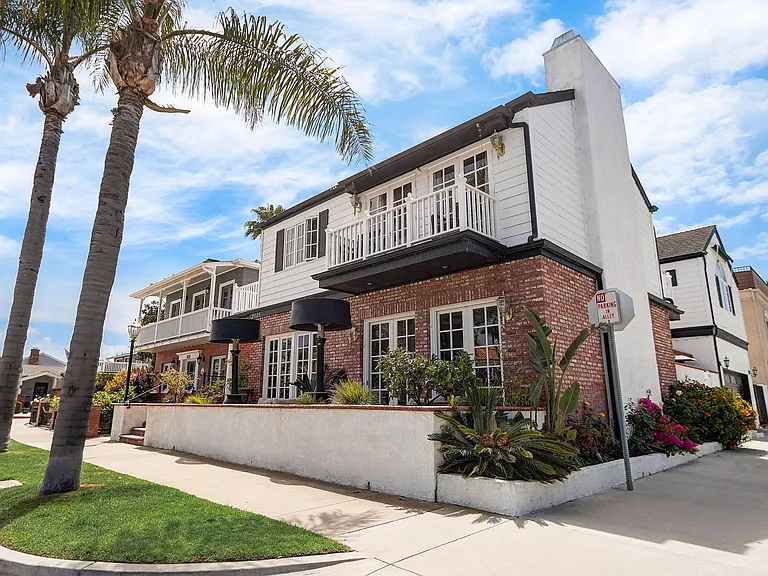2025 E Balboa Blvd — Photo 2