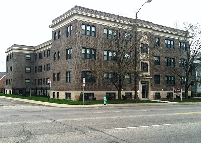 The Warren Apartments — Photo 2
