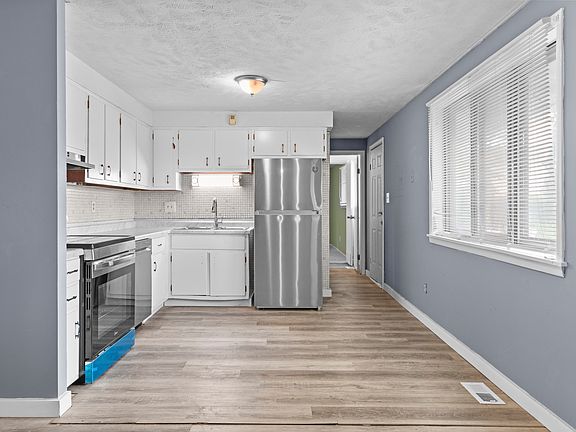 2nd image of 3219 Beeler Ct