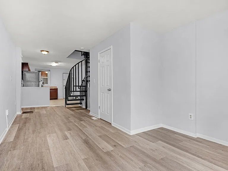 502 N Glover St — Photo 2