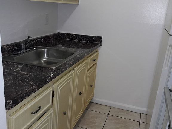 3rd image of 1001 S M St APT 12