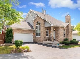 408 W Parkside Dr, Palatine, IL 60067
