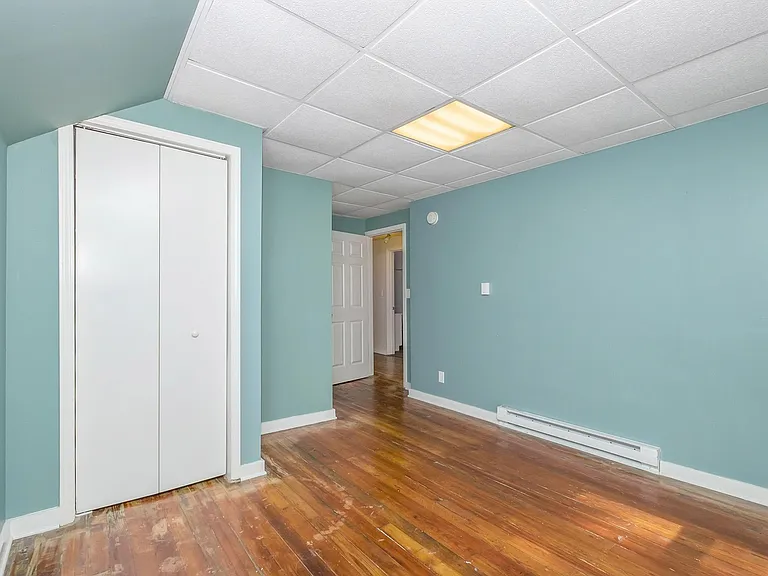960 Pine Ave NW — Photo 18