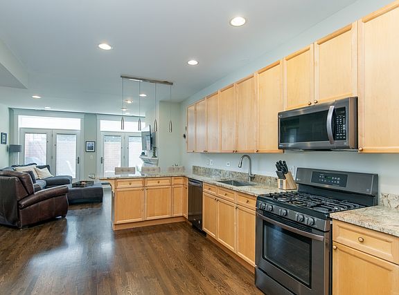 5th image of 1136 W Fullerton Ave #G
