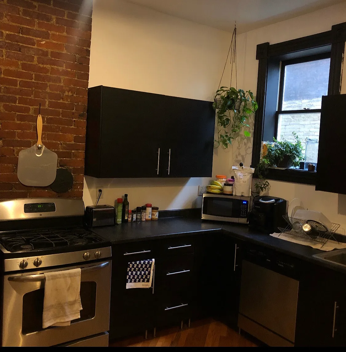 2 bed, 1.5 bath, 2500 sqft, $1,500 — Photo 2