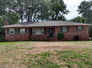 186 S Pine Lake Dr, Spartanburg, SC 29306