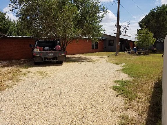 5th image of 801 SW Mustang Dr