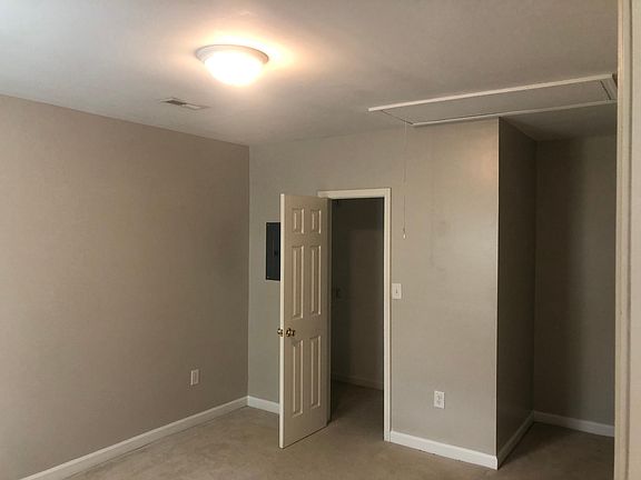 3rd image of 134A College St