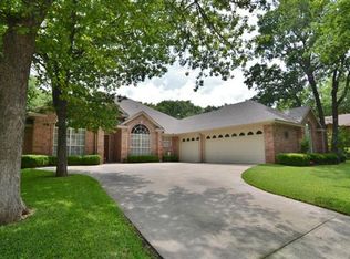 1348 Spinnaker Ln, Azle, TX 76020