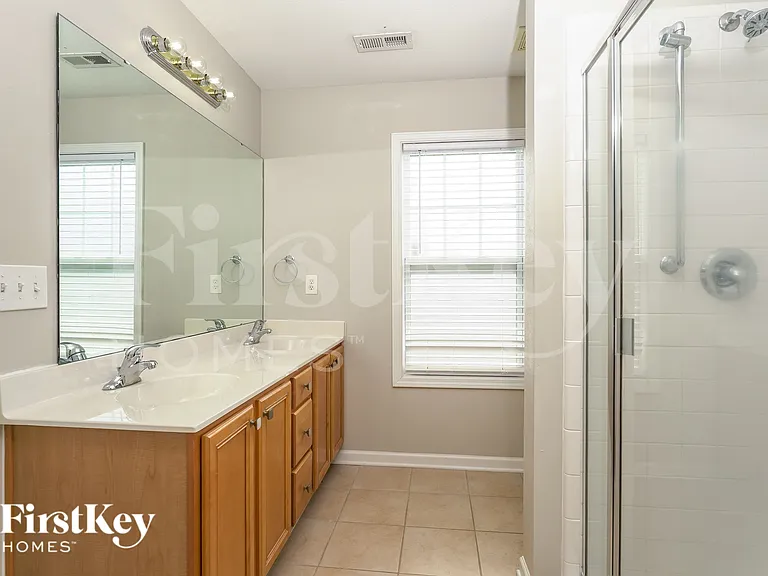 221 Bridgewater Dr — Photo 12