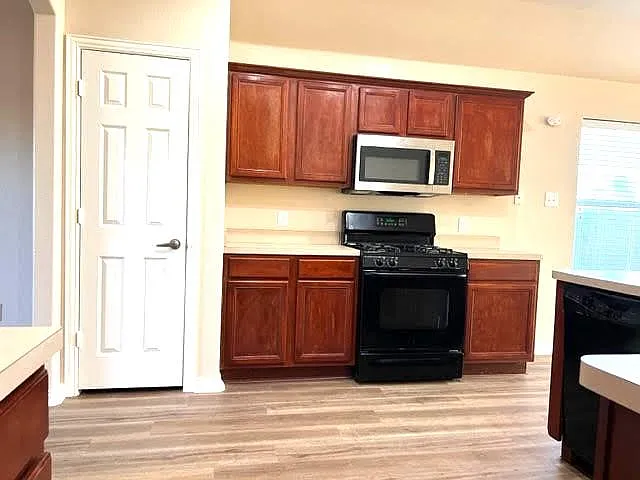 8405 Shasta Dr — Photo 4