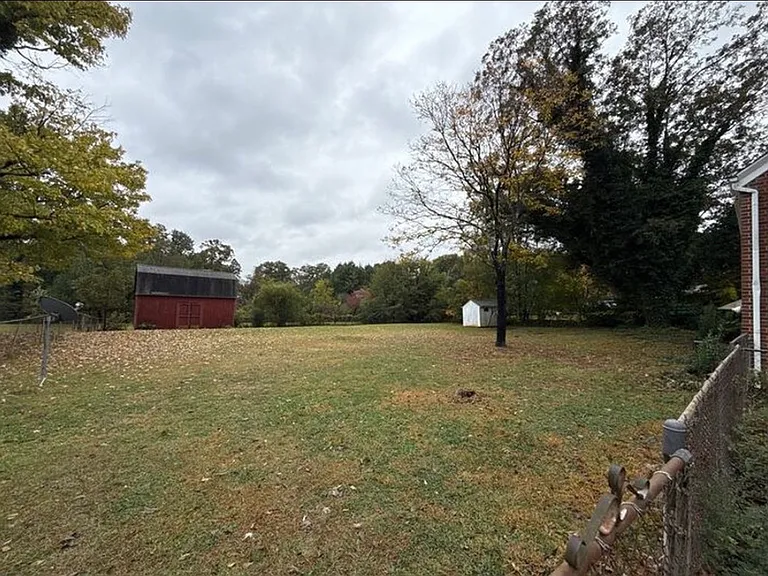 1901 Armstrong Park Dr — Photo 15
