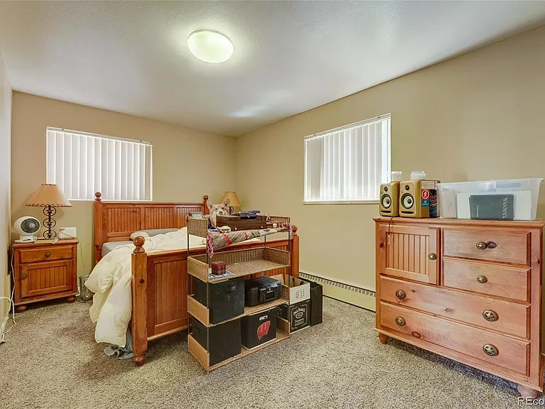 244 Laurel St — Photo 4