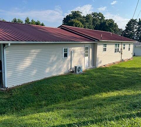 2nd image of 311 Sandy Hill Cir