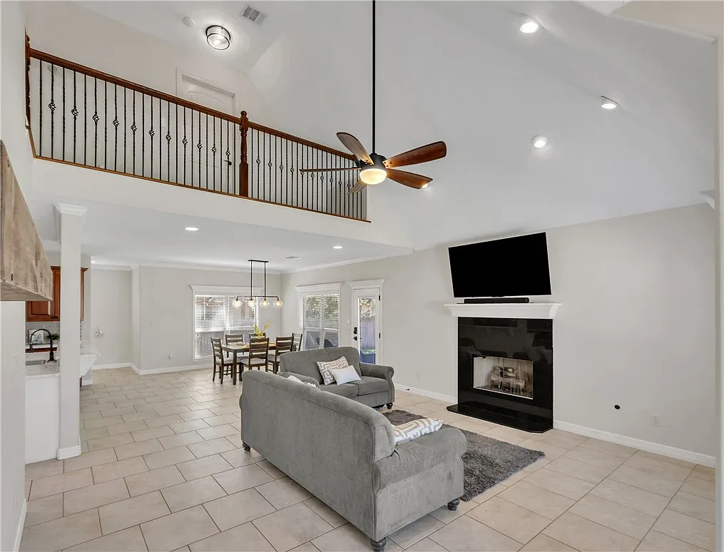 Building Photo - 1742 Creekside Cir