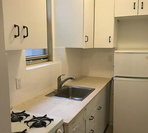 4th image of 210-218 W 19th St APT 4F