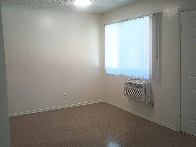 508 S Victoria Ave — Photo 23