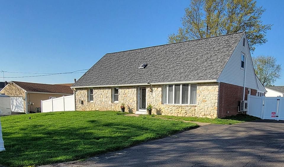1st image of 450 Hazel Ave