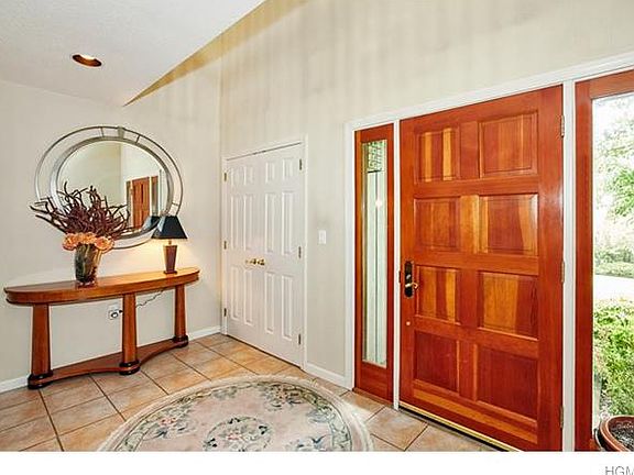 3rd image of 215 Briarwood Dr