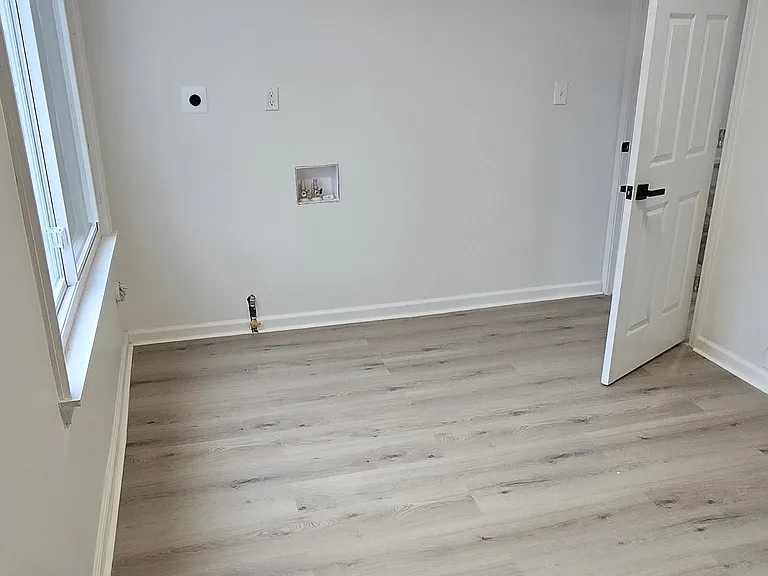 2295 Blaine St — Photo 16