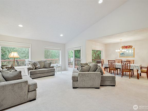 3rd image of 214 St. James Court