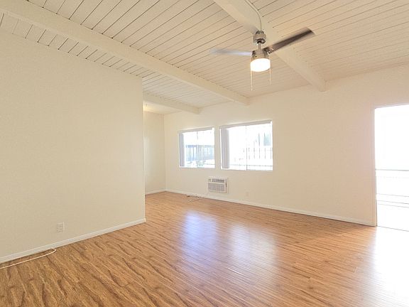 2nd image of 1221 Granville Ave #5