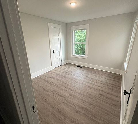 4th image of 209 1st St #209