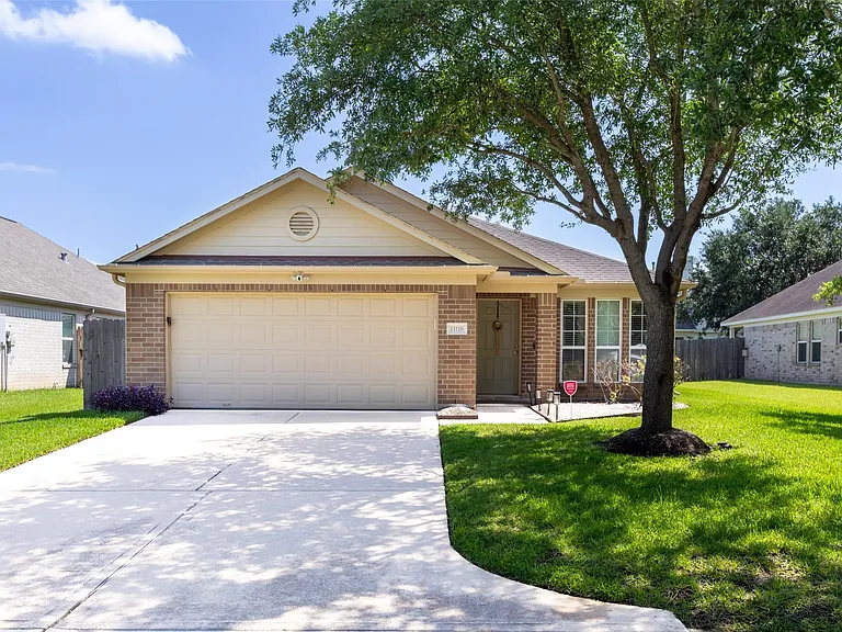 15118 Vincennes Oak St — Photo 1