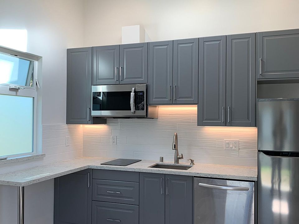 1st image of 1422 Flora Ave #2