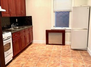 30-79 41st St #2R, Astoria, NY 11103