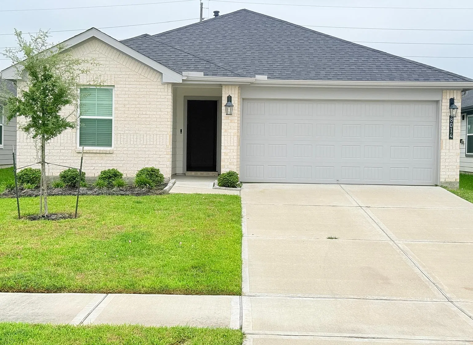4 bed, 2.0 bath, 1807 sqft, $2,200 — Photo 1