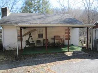 1086 Doctors Creek Rd, Clendenin, WV 25045